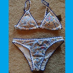 MEDIUM WOMENS BATHING SUIT BRAND NEW  VERY NICE SET.. PADDED CHEST